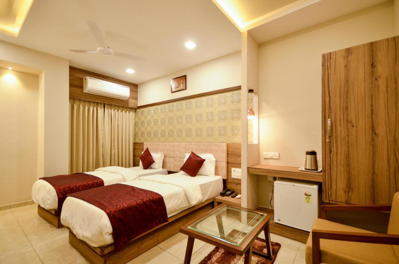 Hotel Repose Ahmedabad Exterior photo